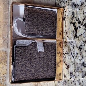 Michael Michael Kors Passport Case & Luggage Tag Gift Set